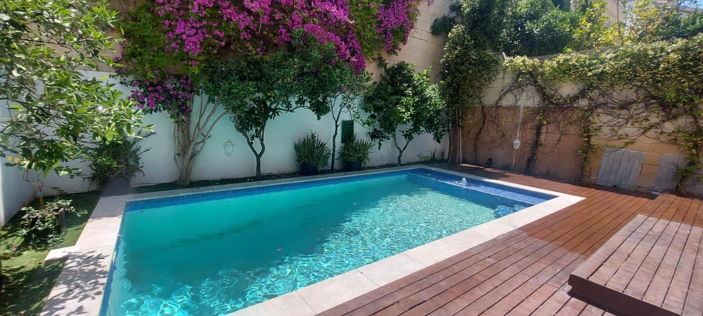 中庭プール付メゾネット 1